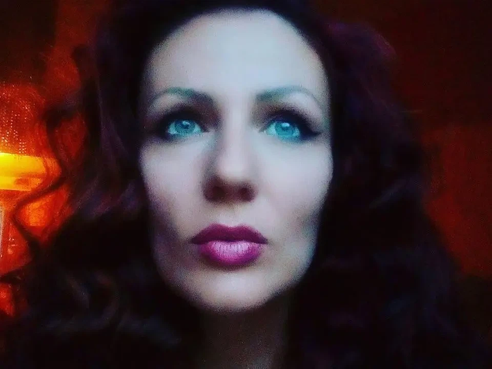 Ich erniedrige Sklaven in meiner adligen Domina Webcam Chat